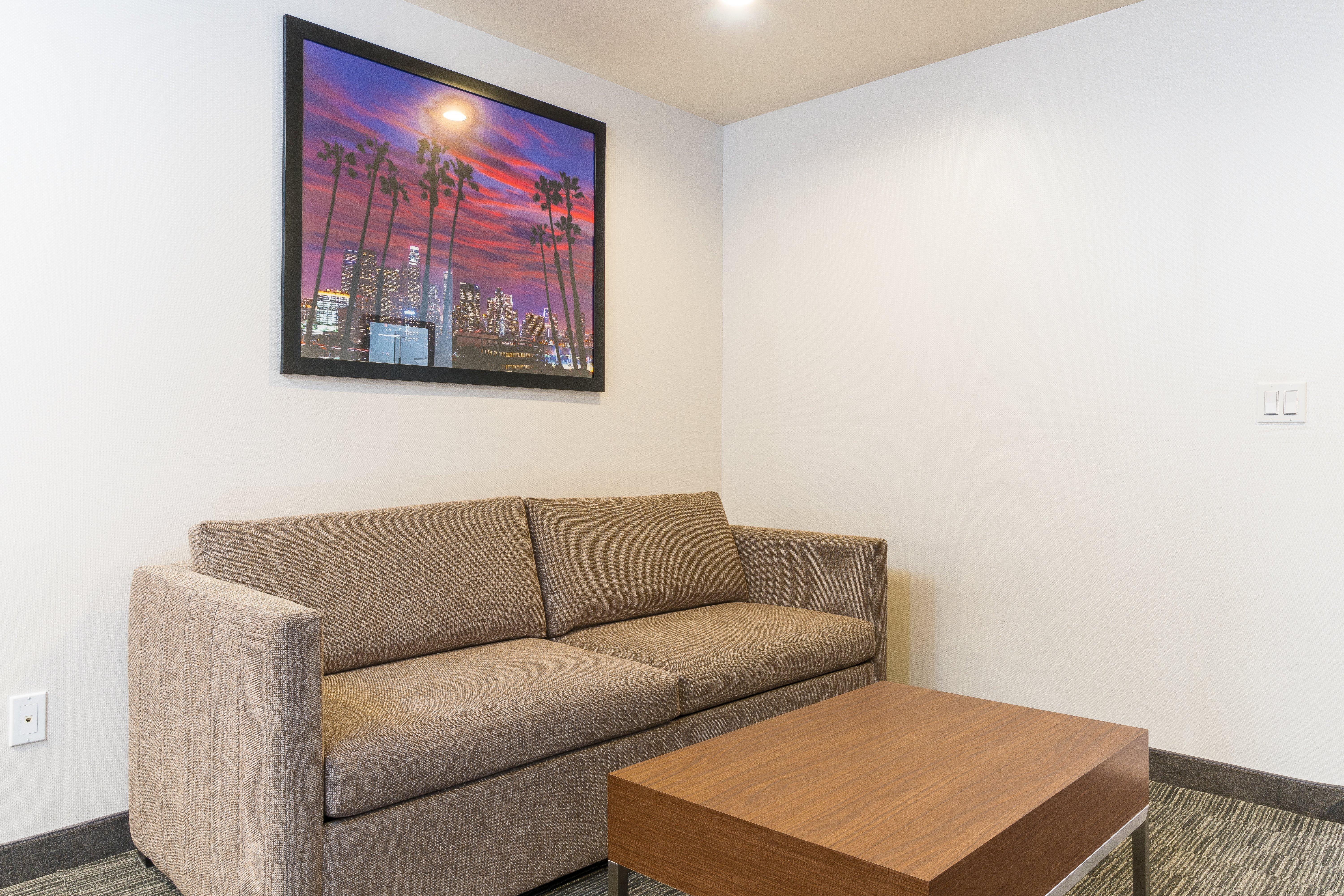 Holiday Inn Express Hollywood Walk Of Fame By Ihg — Photos 1